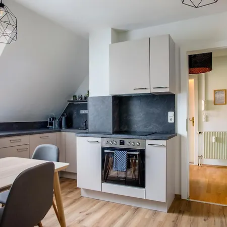 Luxury Design Altstadt - 3br & Free Parking By Hero Homes * Graz