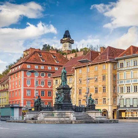 Luxury Design Altstadt - 3br & Free Parking By Hero Homes * Graz